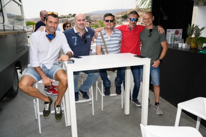 Antonio, Francisco, Pedro, Jesús y Carlos, en Ático HO.