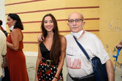 Carmen Bautista Martínez junto con su abuelo Pepe Martínez