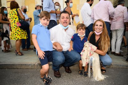 José Manuel Martínez y Mariluz Hernández con sus futuros aficionados