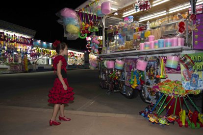 Eva, de Francia, aprovechó la visita de verano a sus familiares de Almería para pasar por el Recinto Ferial