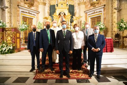 Foto de familia en el Santuario de la Patrona.