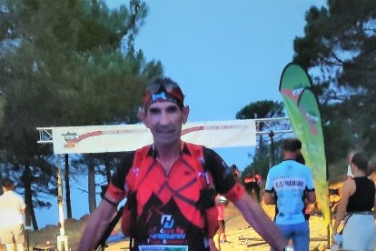 Federico con la bandera de La Legión.