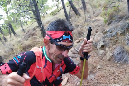 En plena ascensión por las pistas forestales.