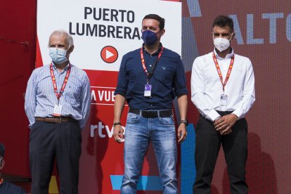 El presidente de la Dipitación, en el centro de la imagen.