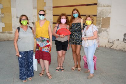 María Sánchez, Isabel Sánchez, Pilar Guil, Lola Sánchez y Ángeles Sánchez
