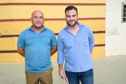 El hermano mayor de la Hermandad de la Macarena, Adrián Martínez Carretero y Daniel Valverde