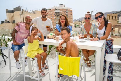 José Membrives, Gabriel Leal, Patricia Bono, Leticia Vergara, Nuria Alonso, Leo y Lucía en Ático HO.