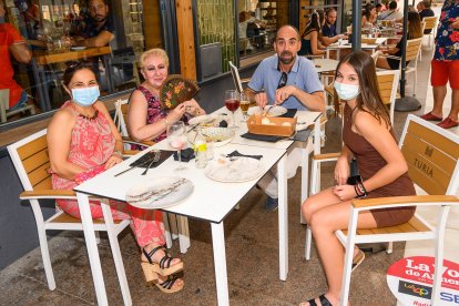 María del Mar, Jorge, Laura y María José, en Real 31.