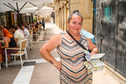 Dolores Santiago, trabajando en la Feria del mediodía.