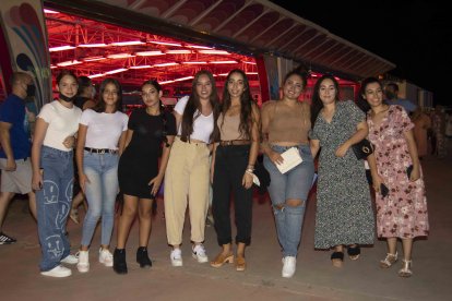 En la foto: Ikram, Soukayna, Hajar, Sara, Kauta, Ikram, Wisal y Yasmina