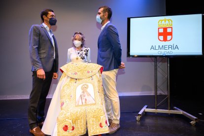 Entrega del Capote al torero murciano.