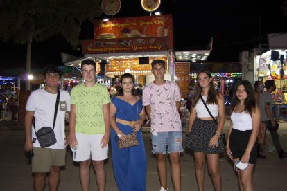 En la foto: Marta, Ainoa, Cristian, Arancha, Alejandro e Israel