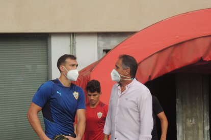 Fernando con el concejal de Deportes.