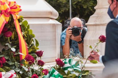 Ofrenda floral en la Plaza de la Constitución.