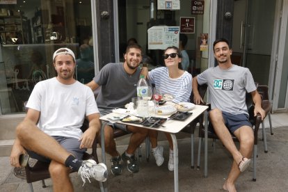 Jesús Martínez, Antonio Martínez, Paola Coll y Diego Martínez, en La Plazuela.