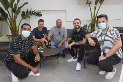 Aitor, josete, Adelberth, Paco y Miguel, al frente de Ático HO.