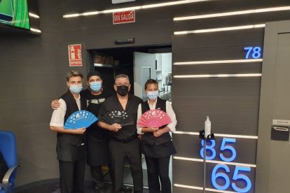 Equipo de cocina del Bingo Reyes Católicos: Älvaro, Jose, Waki y Daniela.