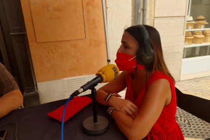 La presidenta del Parlamento Andaluz, Marta Bosquet, en el set de la SER