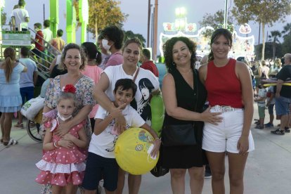 Loli, David (8), Laura (7), María del Mar, Carmen e Irene