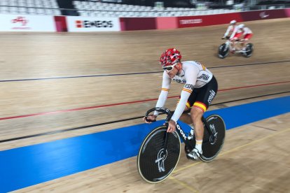 En la pista de Tokio preparando la contrarreloj.