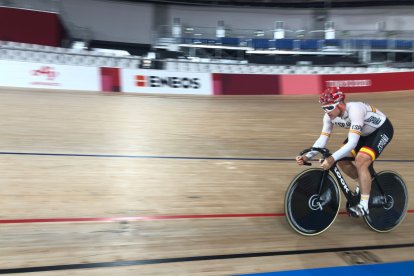 A toda velocidad para cruzar la línea de meta.