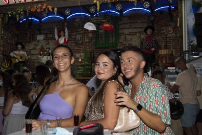 En la foto: Ana Belén Lozano, María Tenorio y Alejandro Lara