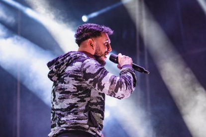 Los almerienses vibran con la música Omar Montes.