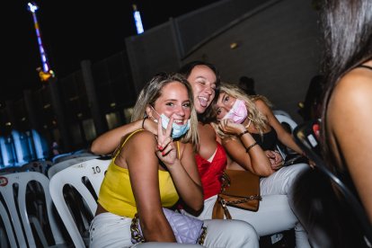 Disfrutando del concierto de Omar Montes en Almería.