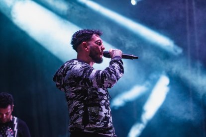 Los almerienses vibran con la música Omar Montes.