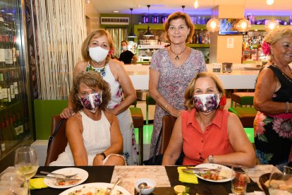 María Ángeles, Mari Carmen, Isabel y Mari Carmen, en Capitol.