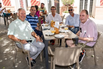 Carlos Bonet, Luis, Antonio, Rafa y Carmelo, en La Plazuela.