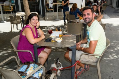 Juanfra y Nuria Camacho, de Cádiz, en la terraza de La Plazuela.