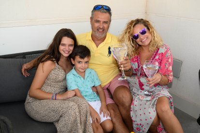 Francisco José, Toñi Cazorla, Lucía y Fran Mario, en Ático HO.