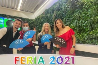 Álvaro, Santi, Isa y Yessica en Bingo Reyes Católicos, añorando no haber podido vivir la Feria 2021. Pronto estará aquí 2022 :)
