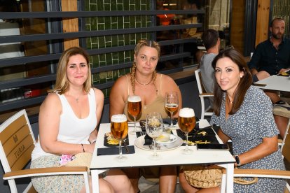 Patricia Cortés, Ionela Constantin y Gemma Martín, en Real 31.