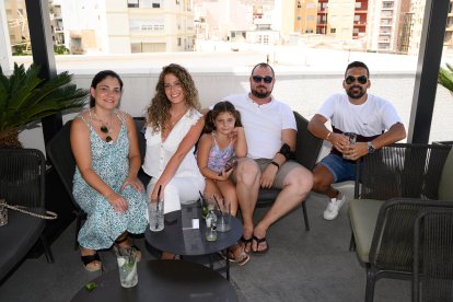 Carolina, Sebastián, Domingo, María y Mari Jose, en Ático HO.