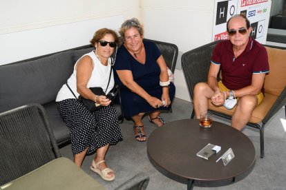 Lourdes, Juani y Vicente disfrutando de la tarde en Ático HO.