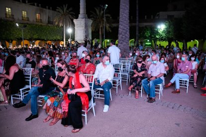 Un buen número de almerienses acudió al concierto.