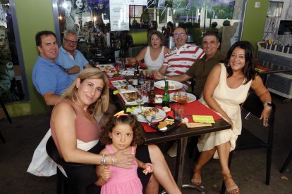 Liliana, Gabriel, José, Paqui, Antonio, Cristóbal, Maribel y Marta, en Capitol.