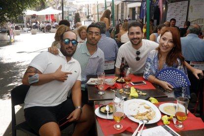 Cristina Parrón y Antonio Sánchez, con Juan Pedro y Ayoub, en Capitol.