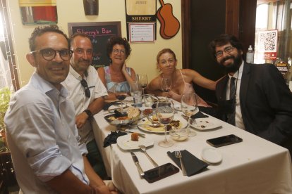 Isaac Vilches, Jorge Ponce, May Molina, Nani Quirantes y Jesús Molina, en Entrefinos.