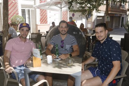 Pedro Benito, Manuel Fernández y Ángel Fernández, en La Plazuela.