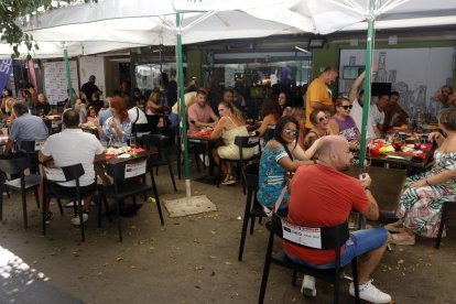 Almería despide su \'no Feria\' con un mediodía muy animado.