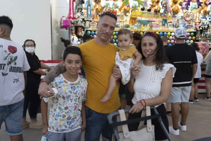 Rocío, Rocío del Mar (16 meses), Jesús y Jesús (12)