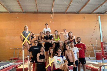 Las almerienses con los compañeros de clase.