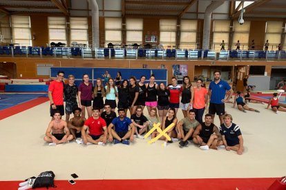 Los alumnos de La Salle esperan a sus profesoras.