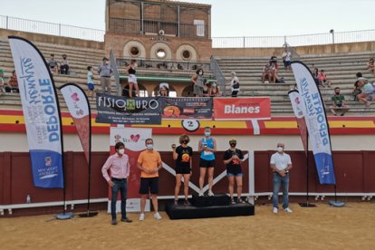 Uno de los podios por categorías.