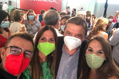 Entre otros, Emilio Sánchez de Amo, Inés Plaza y el ministro Luis Planas.