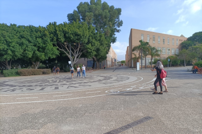 Seguimiento moderado de estudiantes en estos primeros días de presentaciones a las que no es obligatorio asistir.