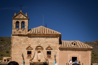 Nuestra Señora del Saliente Coronada procesionó por el Monte Roel.